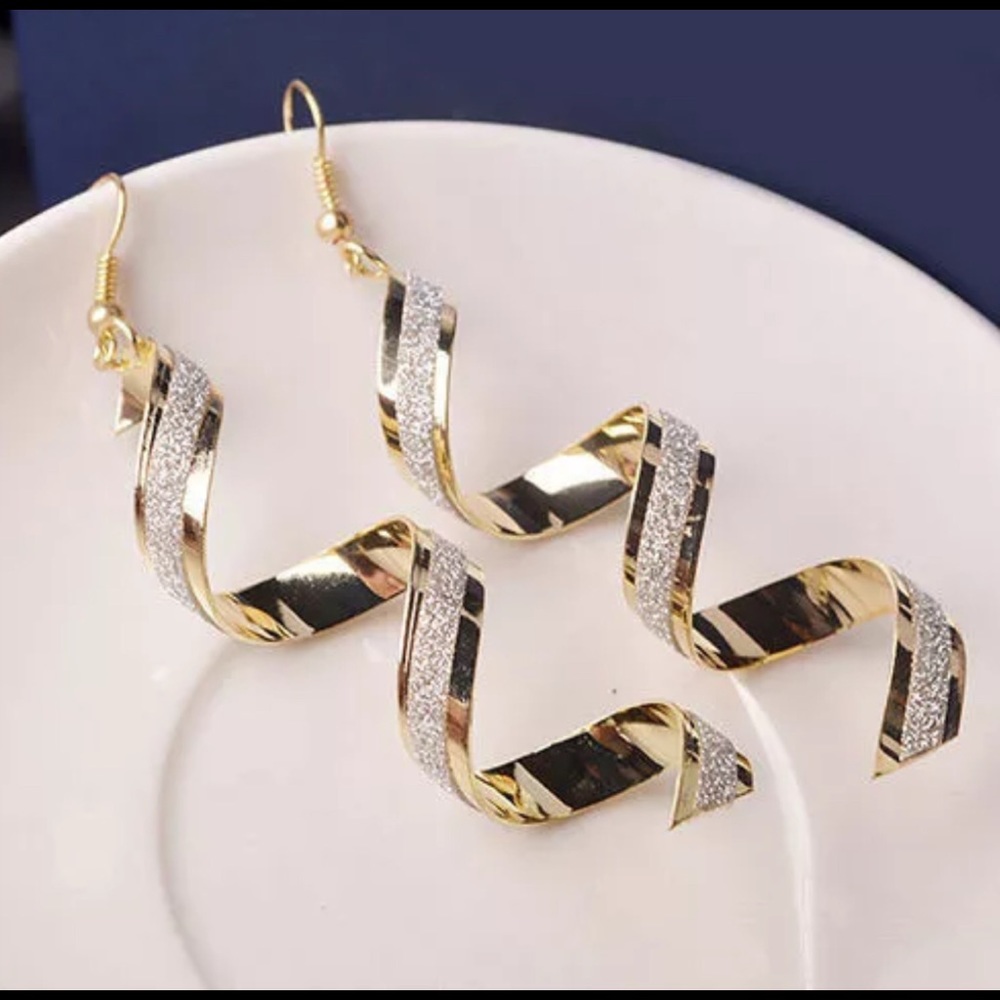 Sophisticated Twist Spiral Gold Eardrops Fashion
